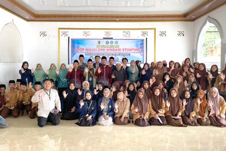 Sosialisasi Pencegahan Pernikahan Dini dan Stunting, KKN IAIH NW Lotim Gandeng PKK Aikprapa