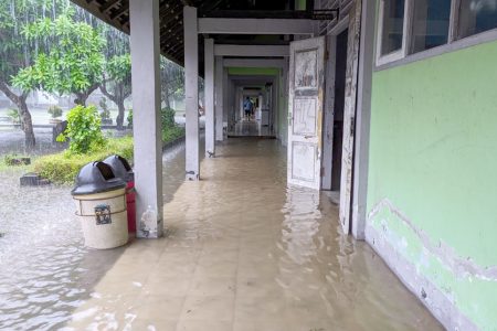 Lagi SMK N 1 Jerowaru Banjir, Proses KBM Tidak Bisa Berjalan