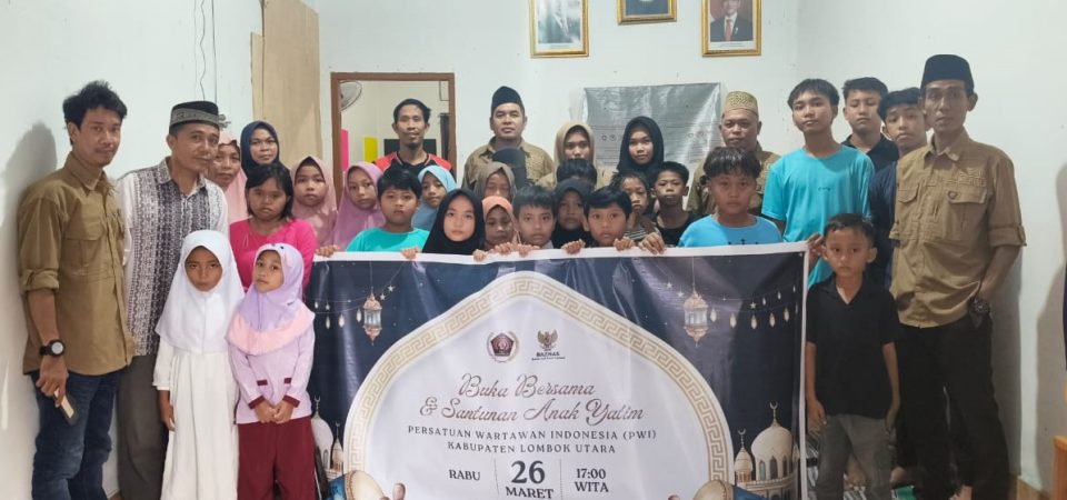 PWI Lombok Utara Bagikan Puluhan Paket untuk Anak Yatim