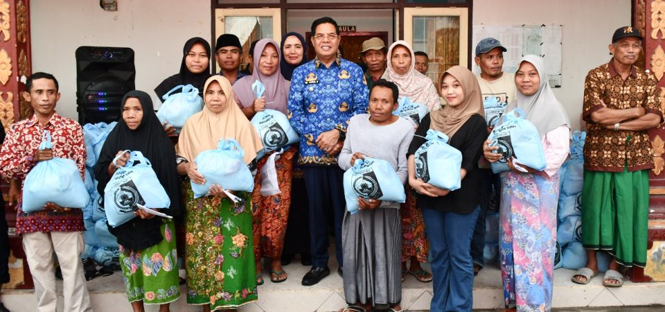Pemda Lotim Mulai Salurkan 237 Ribu Paket Sembako kepada Masyarakat