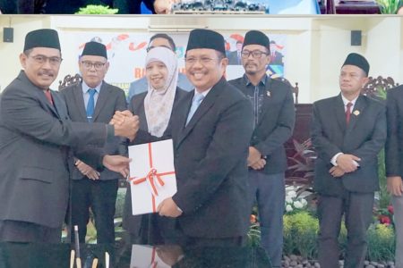 Sertijab Pj Bupati H Ilham kepada Bupati Lobar H. Lalu Ahmad Zaini Periode 2025-2030 Berlangsung Sukses