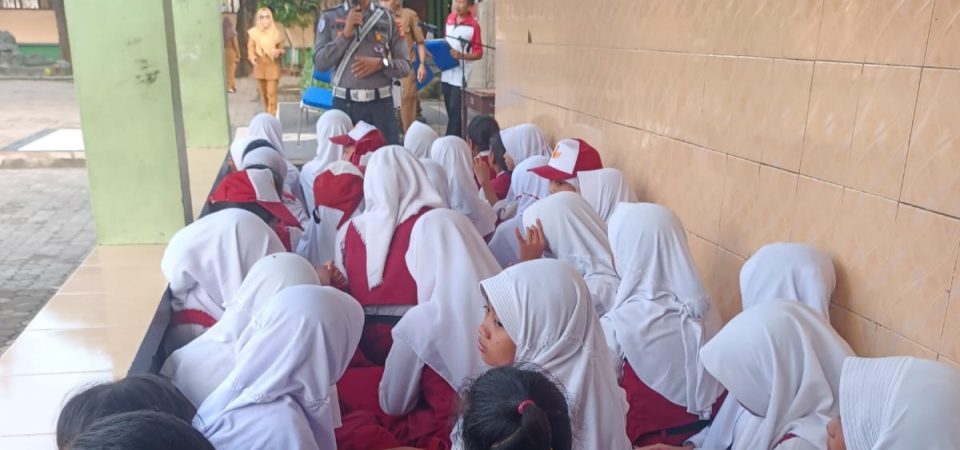 Police Goes to School, Polres Lombok Barat Bekali Siswa Safety Riding