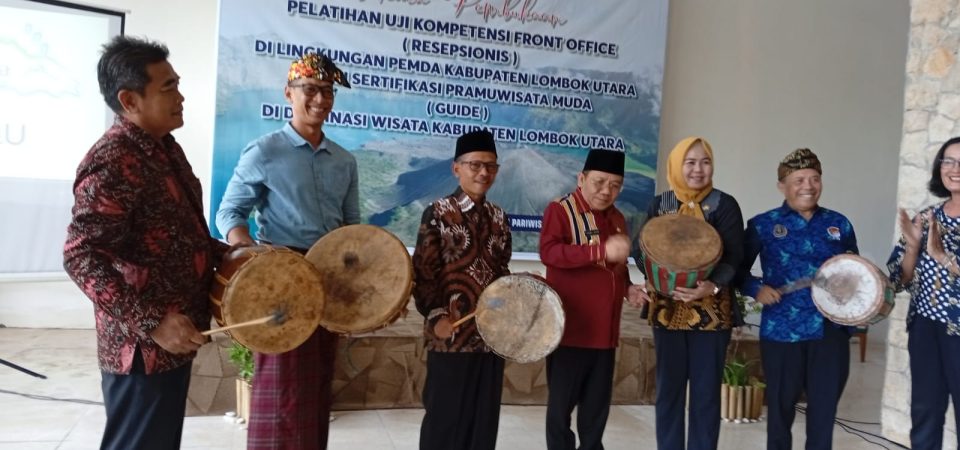 Gebrakan Bagus! Pemkab Lombok Utara Gelar Diklat Resepsionis dan Front Office bagi Staf OPD dan Pelaku Wisata