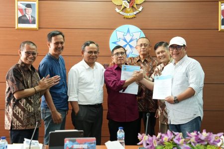 Disaksikan Dewan Pers, PWI Akhirnya Tandatangani Panitia Bersama Kongres Persatuan