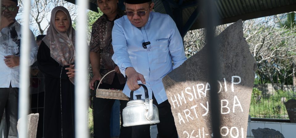 Bupati Najmul Ziarah Tokoh Pendiri KLU: Momen Haru Peringatan HUT ke-17