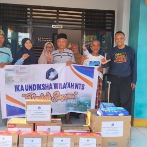IKA Undiksha Wilayah NTB Hadir untuk Kemanusiaan: Bantu Lansia Terdampak Banjir Bandang