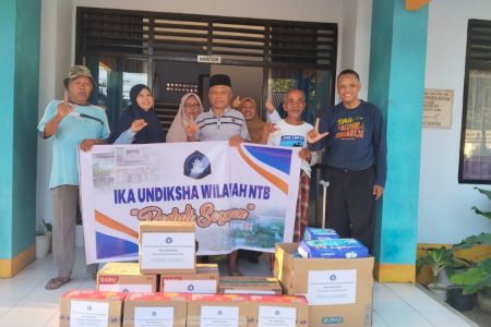 IKA Undiksha Wilayah NTB Hadir untuk Kemanusiaan: Bantu Lansia Terdampak Banjir Bandang