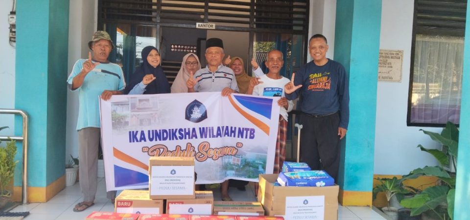 IKA Undiksha Wilayah NTB Hadir untuk Kemanusiaan: Bantu Lansia Terdampak Banjir Bandang