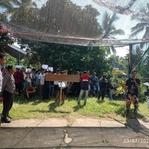 Masyarakat Adat Geruduk Kantor Desa Tuntut Pengembalian Tanah Ulayat