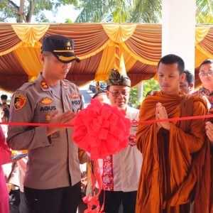 Kapolres Lombok Utara Potong Pita Resmikan Vihara Diraya Manggala