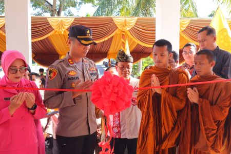 Kapolres Lombok Utara Potong Pita Resmikan Vihara Diraya Manggala
