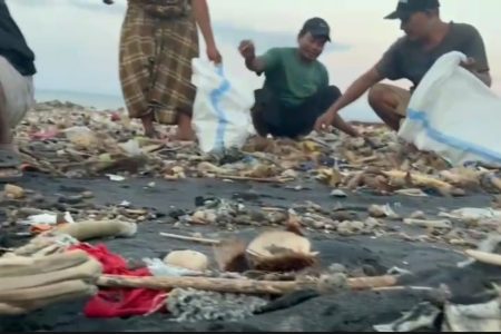 Pantai Maik Anyir Dapat Kiriman Sampah, Pengelola Harapkan Intervensi Pemda