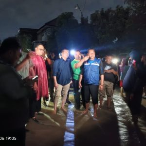 Terjun ke  Lokasi Banjir, Gubernur NTB Miq Iqbal, Beri Respon Cepat Penanganan