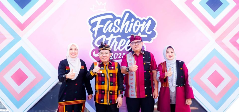 Ajang Promosi Produk Daerah, Fashion Street Meriahkan HUT KLU ke-17 dan HUT RI ke-80