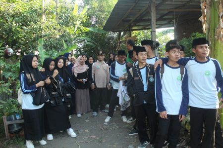 Santri MA PK Syaikh Zainuddin NW Anjani Belajar Pengolahan Sampah di Bank Sultan Sampah