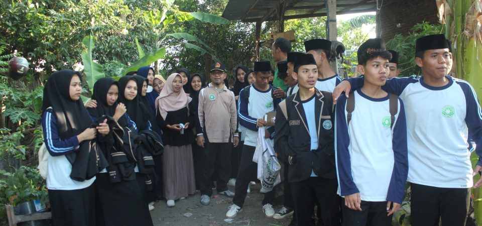 Santri MA PK Syaikh Zainuddin NW Anjani Belajar Pengolahan Sampah di Bank Sultan Sampah