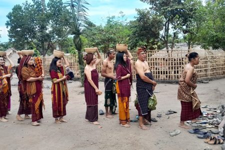 MAULID ADAT BAYAN POTENSI WISATA YANG TERABAIKAN