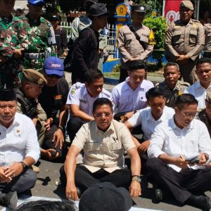 Cipayung Plus Lotim Kembali Turun Aksi Tuntut Sekwan Dicopot