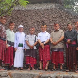 Berkunjung ke KLU, Menbud Fadli Zon Dianugerahi Gelar Adat Bayan