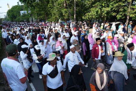 Pecah! Puluhan Ribu Warga Ikuti Jalan Sehat Hultah ke-90 Madrasah NWDI Lima Peserta Dapat Paket Umrah Gratis