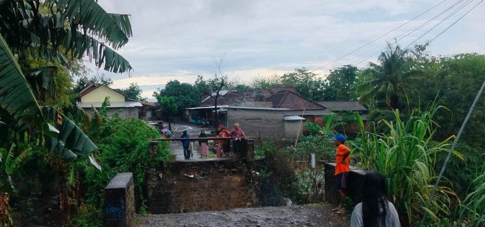 Jembatan Penghubung Desa Perigi-Puncak Jerigo Putus
