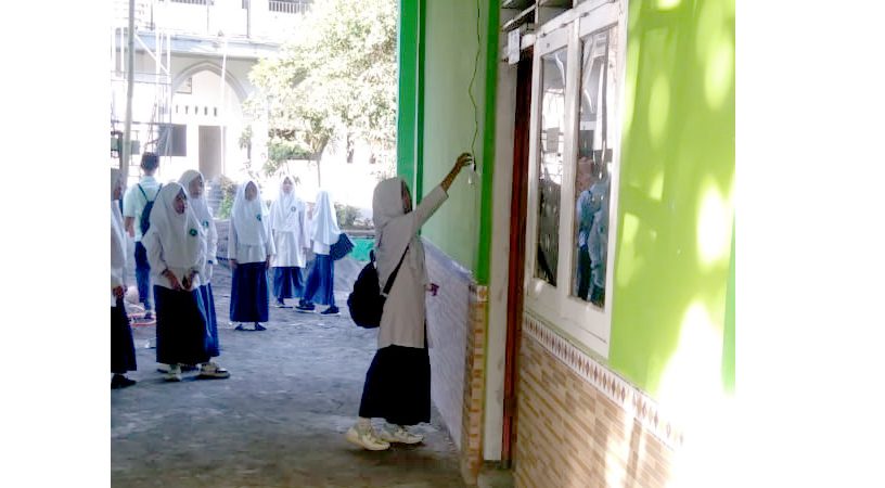 MTs NW Gunung Rajak Uji Coba Absensi Elektronik untuk Tingkatkan Kedisiplinan dan Keterlibatan Orang Tua