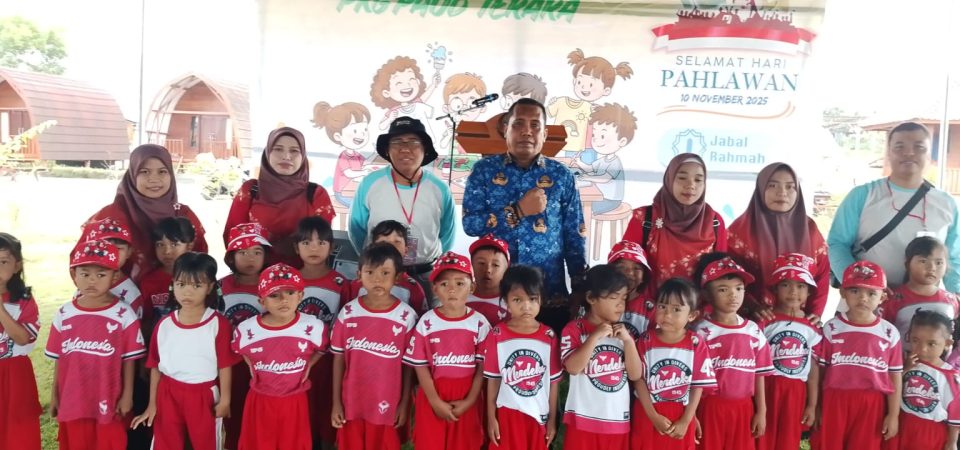 Semarak Hari Pahlawan, PKG PAUD Kec. Terara Gelar  Festival Melukis Kaos