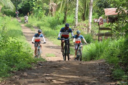 Lewati Jalan Rusak dengan Sepeda, Kapolres Dengarkan Aspirasi Warga Gunjan Asri