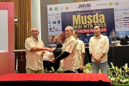 Ketua JMSI NTB H. Boy Mashudi Lantik Pengcab JMSI Lotim