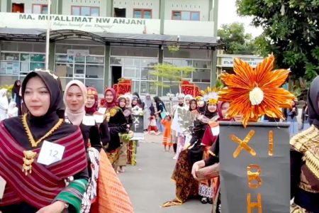 Class Meeting, OSIM MA Muallimat NW Anjani Gelar Fashion Show Nusantara