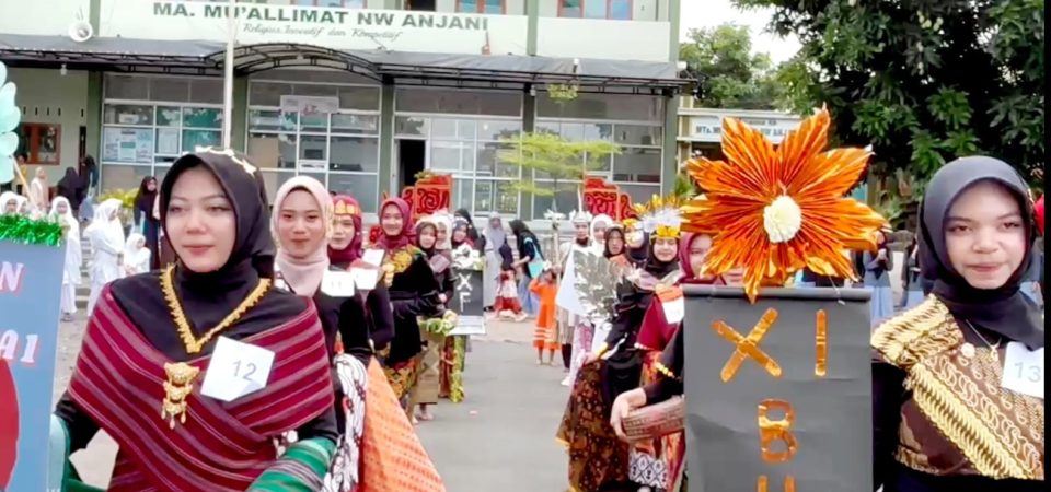 Class Meeting, OSIM MA Muallimat NW Anjani Gelar Fashion Show Nusantara
