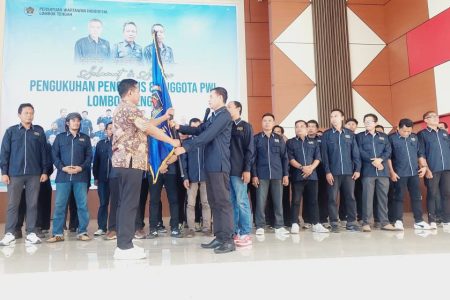 Ketua PWI NTB Ikliluddin, Kukuhkan Pengurus PWI Lombok Tengah