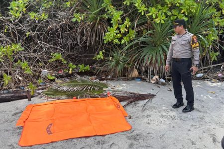 Polisi Selidiki Penemuan Mayat Misterius di Pantai Pandanan Lombok Utara