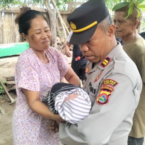 Geger! Bayi Perempuan Ditemukan Terbungkus Plastik di Teras Rumah Warga Kayangan