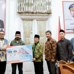 Pemda dan Masyarakat Lombok Utara Salurkan Bantuan Kemanusiaan untuk Korban Banjir Aceh Timur
