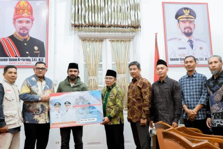 Pemda dan Masyarakat Lombok Utara Salurkan Bantuan Kemanusiaan untuk Korban Banjir Aceh Timur