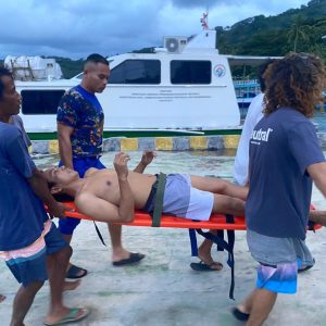 Ditpolairud Polda NTB Gerak Cepat Evakuasi Warga Terpeleset di Gili Trawangan