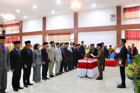 Bupati Dompu Bambang Firdaus Lantik Pejabat Eselon II
