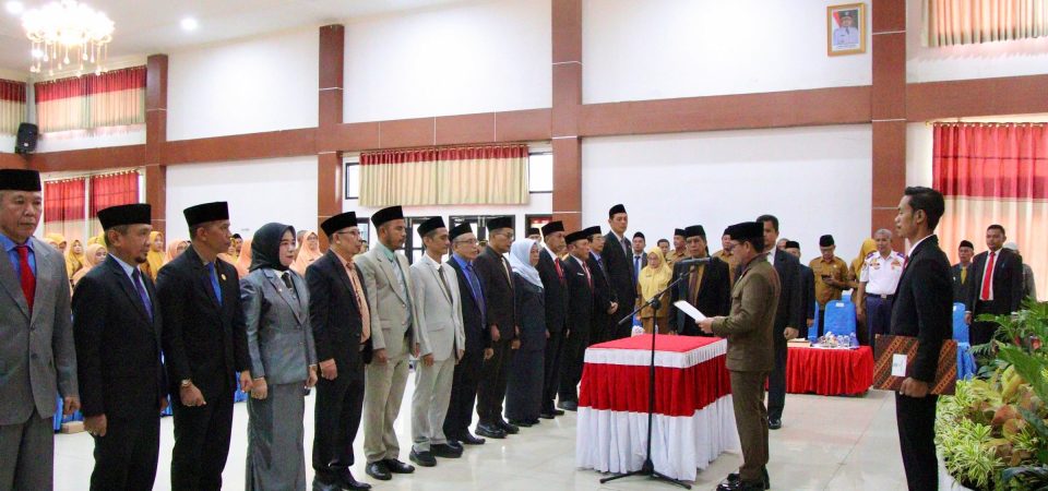 Bupati Dompu Bambang Firdaus Lantik Pejabat Eselon II