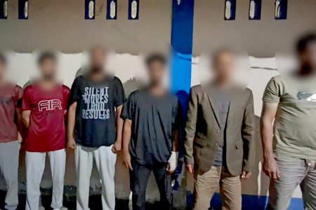 Enam Imigran Diduga Gelap Diamankan Polres Lotim di Pulau Maringkik 