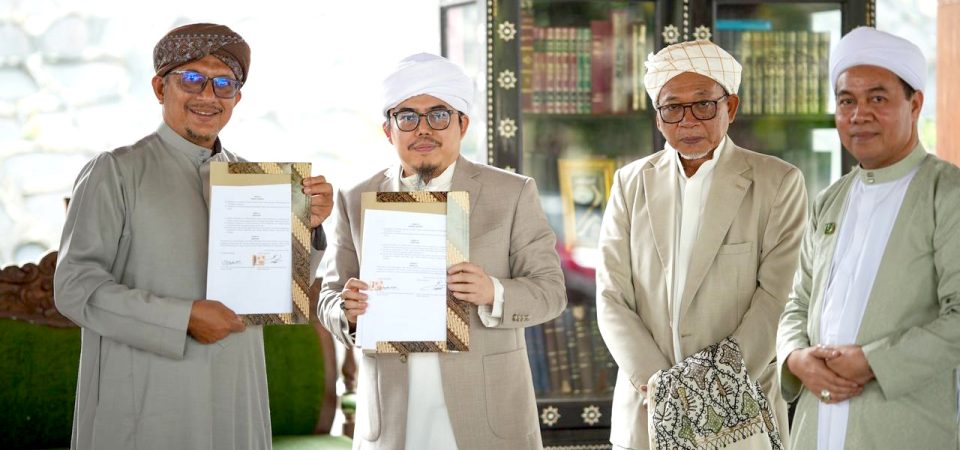 Berkunjung ke Ponpes Syaikh Zainuddin NW Anjani, Ponpes DALWA Jawa Timur Tandatangan MoU