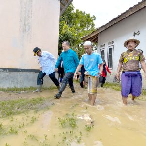 Gubernur NTB Iqbal Tinjau Langsung Lokasi Banjir Desa Buwun Mas