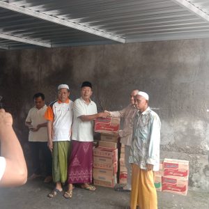 Anggota DPRD NTB H Syamsu Rijal Turun Bantu Warga Terdampak Banjir