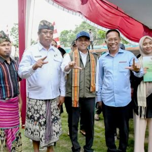 Kunjungi Lombok Timur, Menhut Serahkan Serahkan 6 SK Perhutanan Sosial