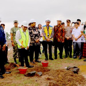 Bupati KLU Lakukan Peletakan Batu Pertama Sekolah Rakyat di Amor-amor