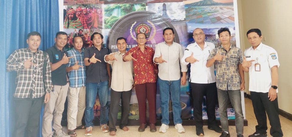 PWI NTB Terima Audiensi Dekan dan Mahasiswa FISIPol Universitas 45 Mataram