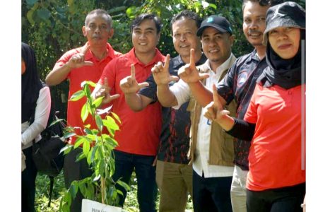 Peringati Hari Bumi, PDAM Loteng Tanam Pohon Buah di Kawasan Hutan Lindung