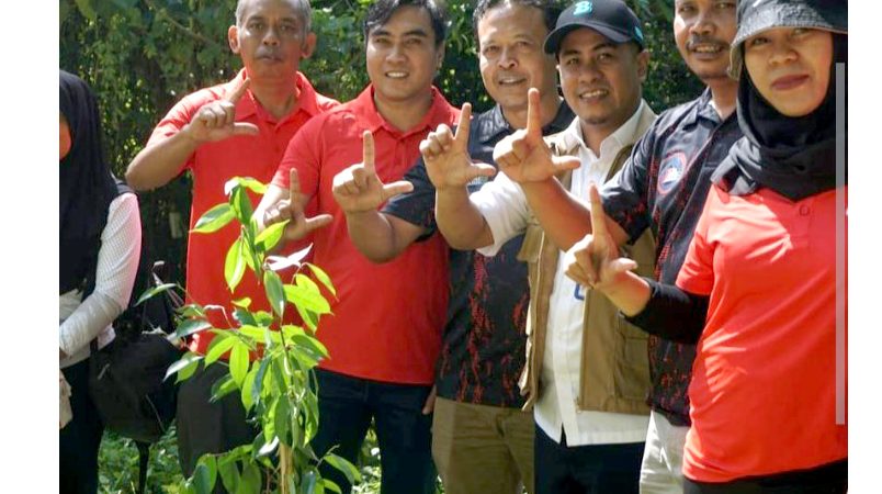 Peringati Hari Bumi, PDAM Loteng Tanam Pohon Buah di Kawasan Hutan Lindung