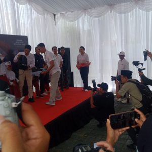 Cerdaskan Bangsa, Bizam Salurkan 2000 Paket Perlengkapan Sekolah