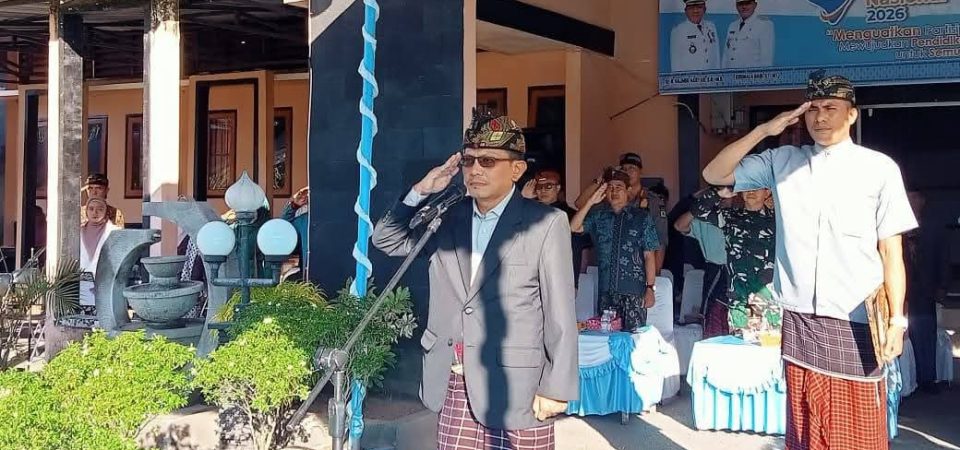 Sekda KLU Pimpin Upacara Hardiknas 2026, Tegaskan Komitmen Wujudkan Pendidikan Berkualitas
